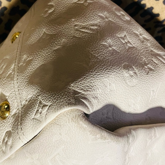 Louis Vuitton Artsy MM in White Monogram Empreinte leather - Picture 6 of 9